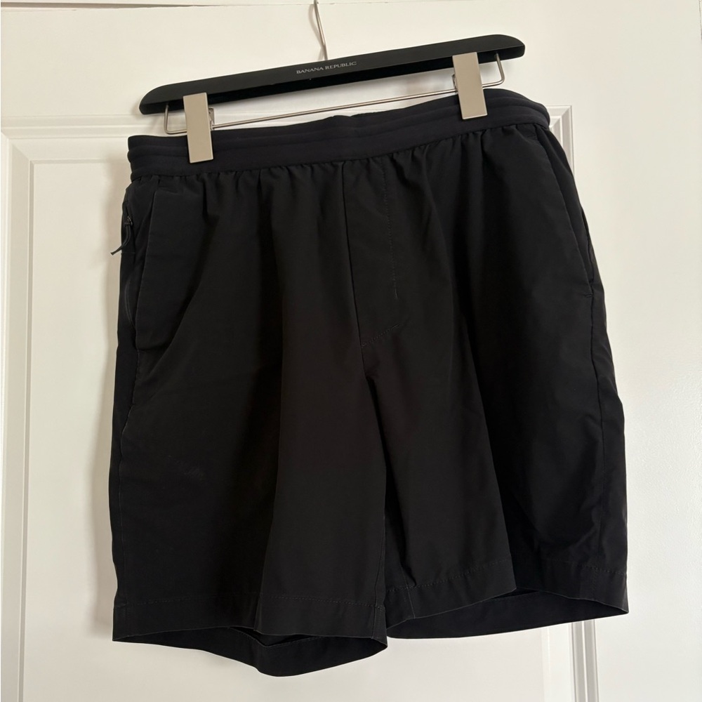 Banana Republic Men's Black Athletic Water and Wrinkle Resistant Shorts